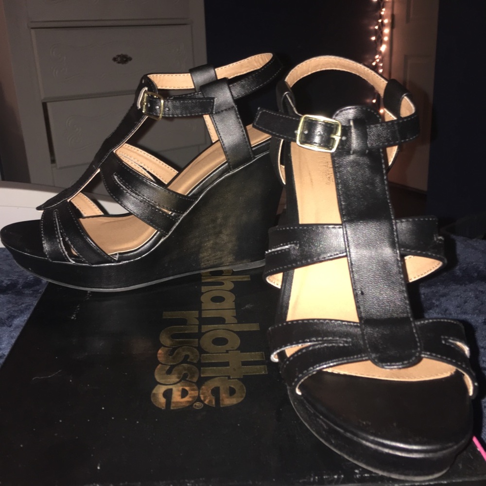 black wedges